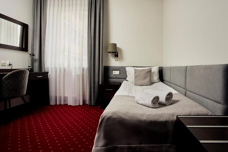 Small Single Room image 3