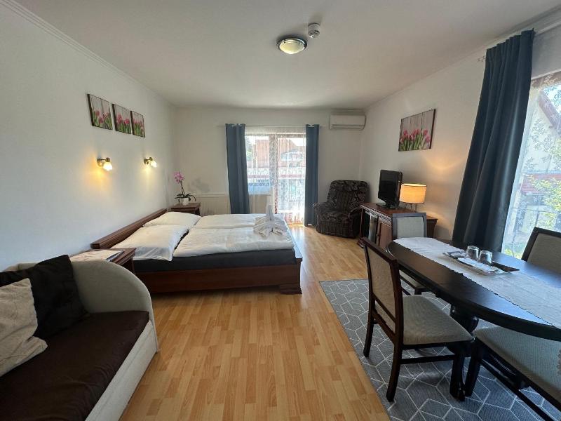 One-Bedroom Suite with Balcony image 4