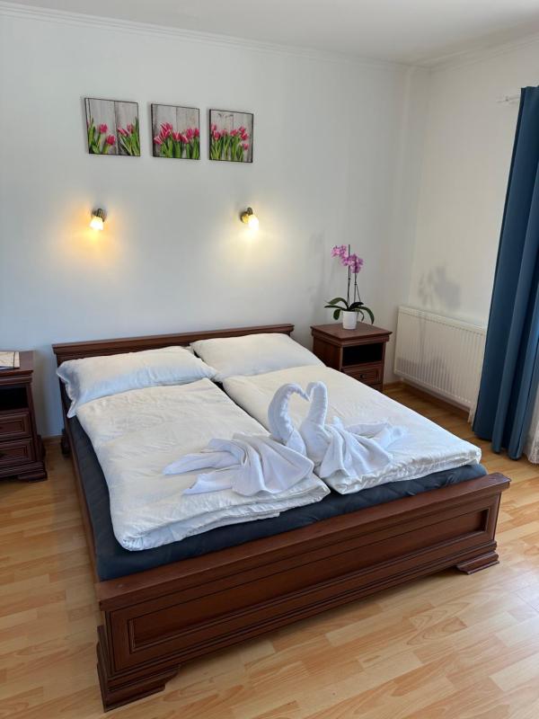 One-Bedroom Suite with Balcony image 3