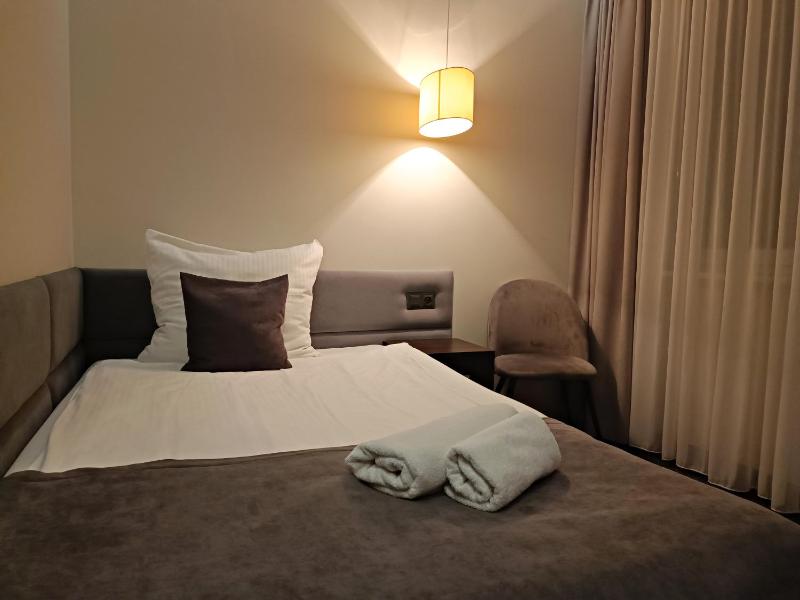 Small Single Room image 4
