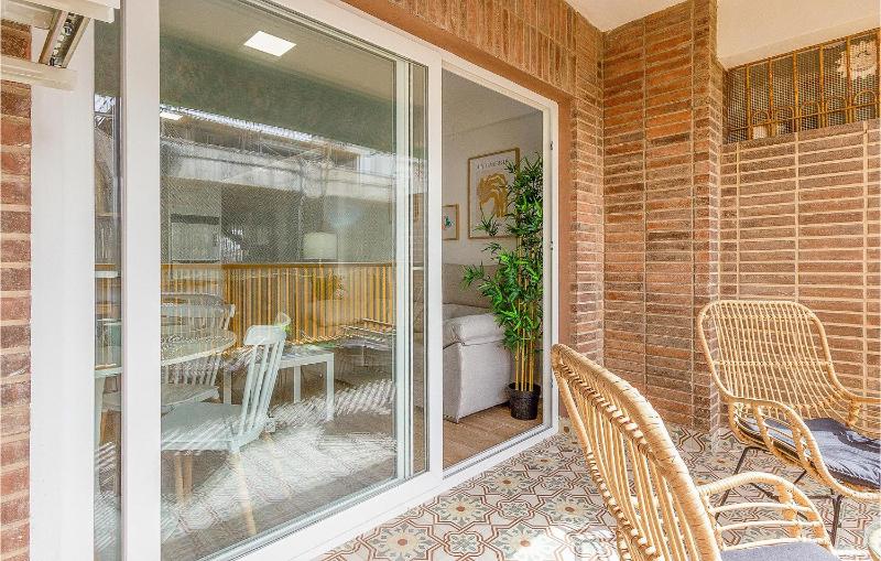 Awesome Apartment In Santa Pola With Wifi - image 4