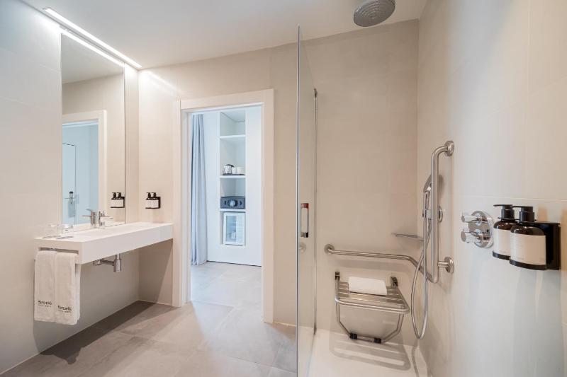 Double Room - Disability Access image 3