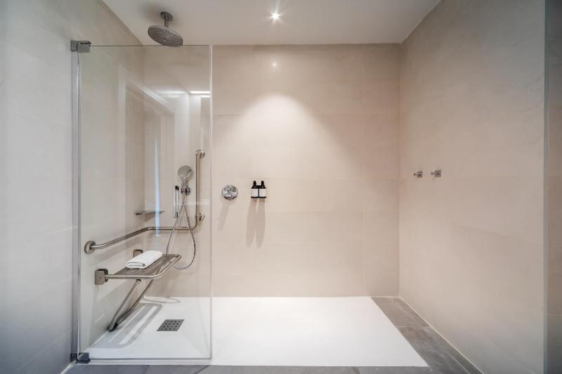 Double Room - Disability Access image 4