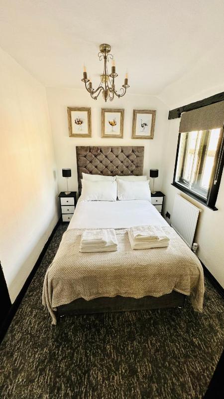 Two-Bedroom Apartment image 4