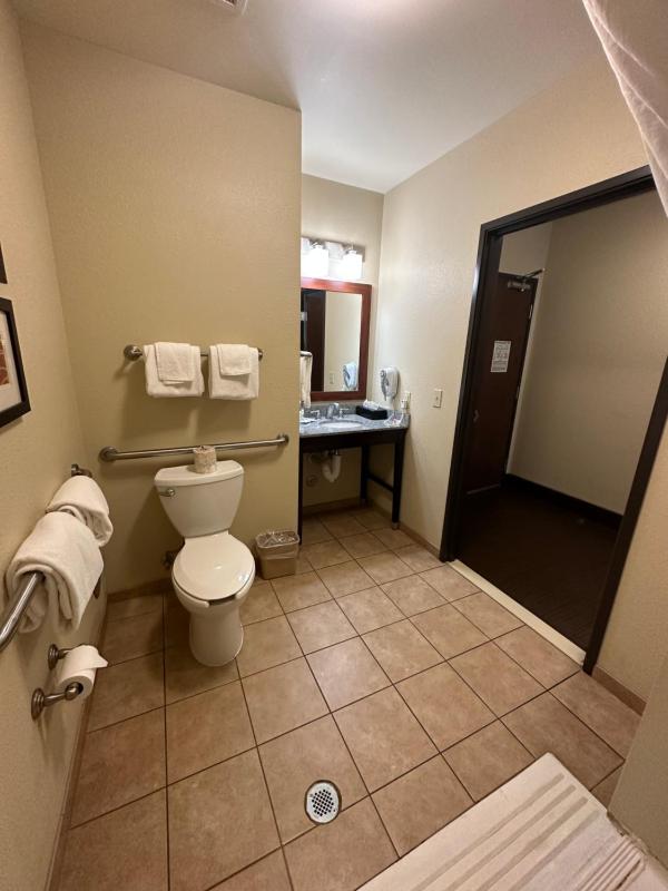 Queen Room with Two Queen Beds - Accessible/Non-Smoking  image 4