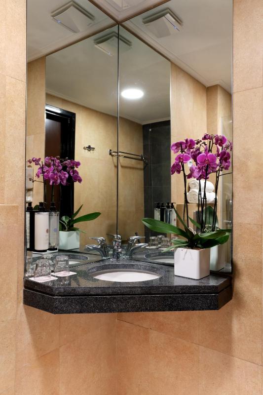 Twin Room image 1