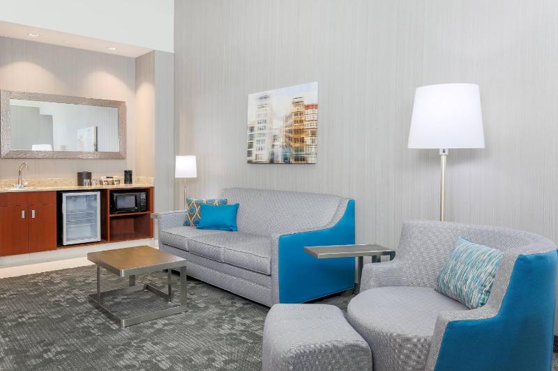 Courtyard by Marriott Pittsburgh Downtown - image 2