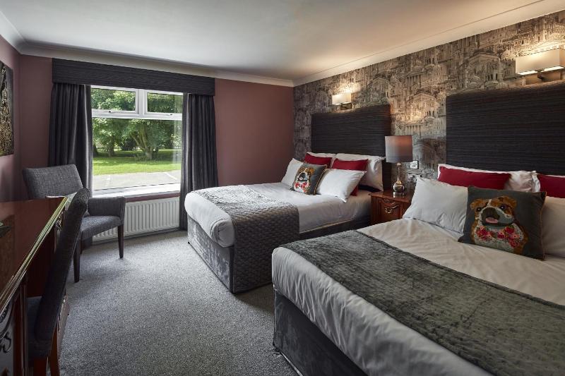 Twin Room with Private Bathroom image 1