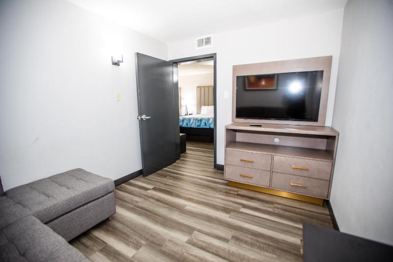 One-Bedroom King Suite - Non-Smoking image 4