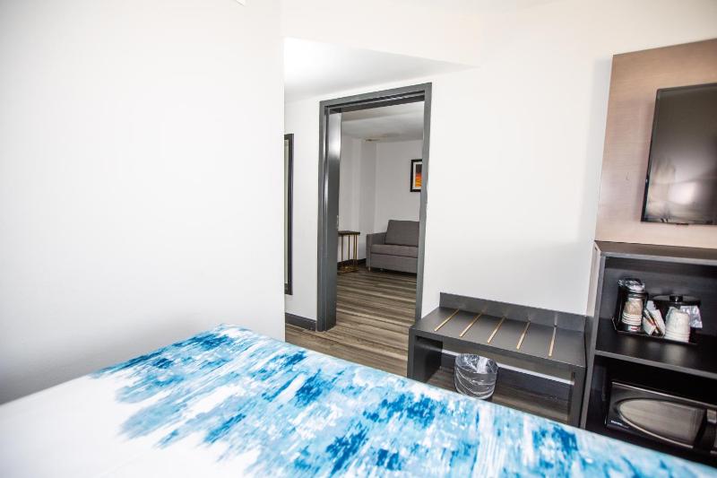 One-Bedroom Suite with Two Queen Beds - Non-Smoking image 3