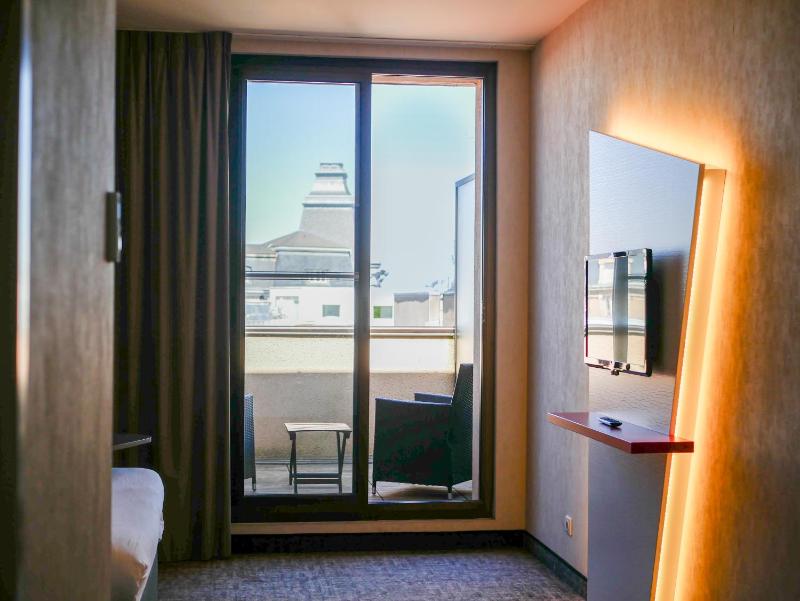 Classic Room with Balcony image 2