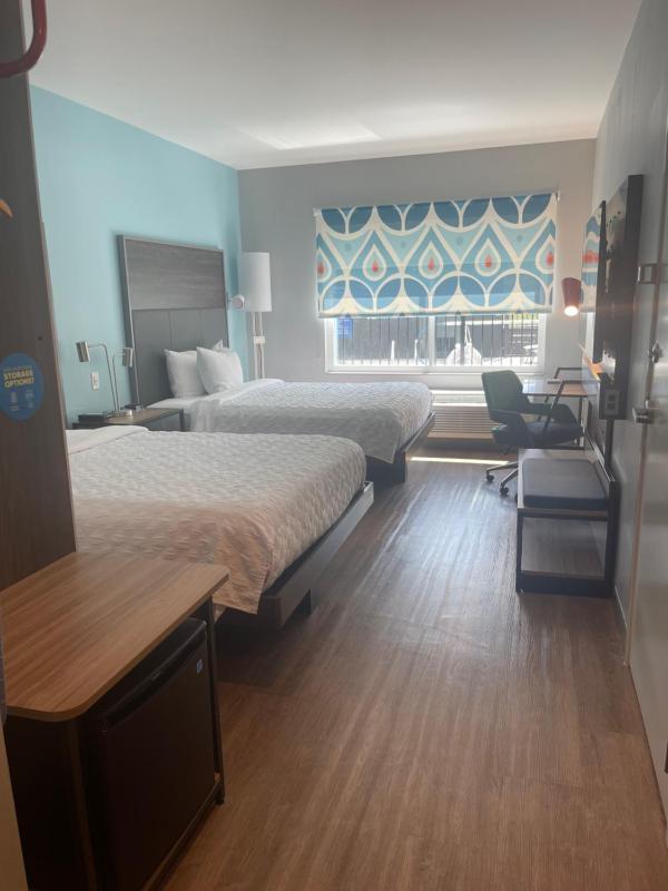 Queen Room with Two Queen Beds image 4