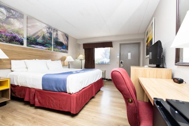 King Room - Non-Smoking image 3