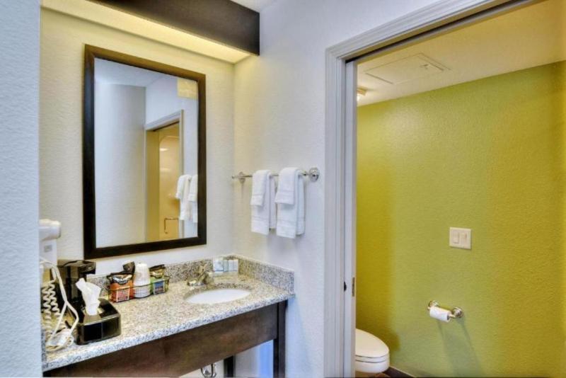 Standard Double Room with Two Double Beds - Non-Smoking image 1