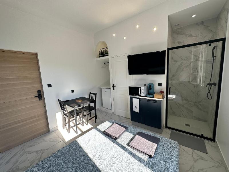 Deluxe Room image 1