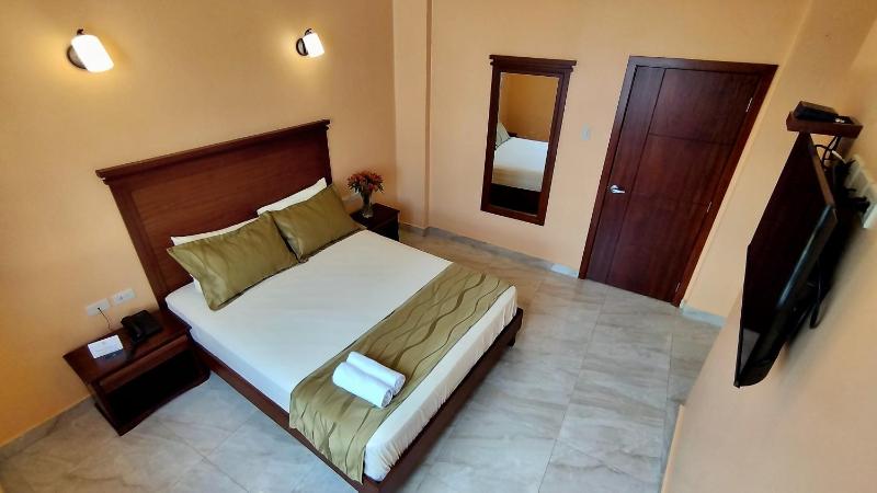 Hostal California Inn - image 12