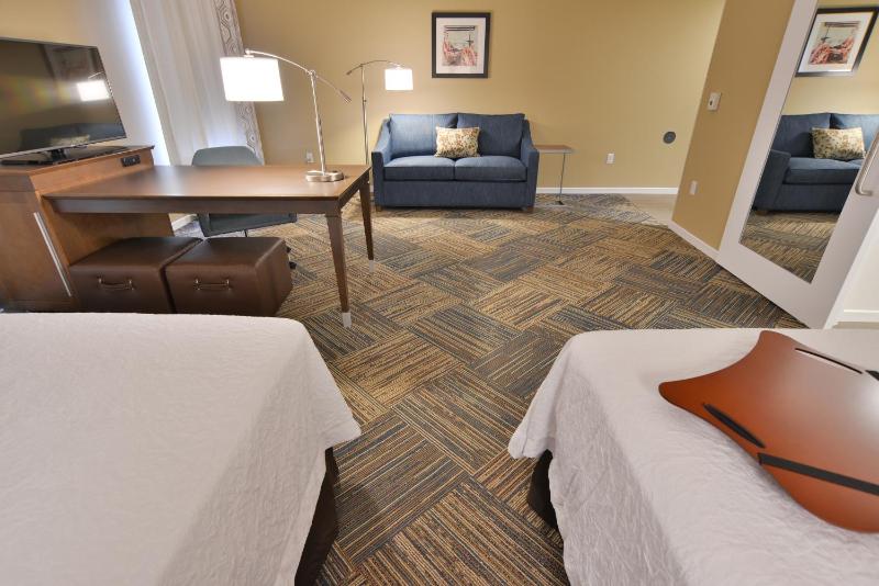 Queen Studio Suite with Two Queen Beds - Non-Smoking image 2