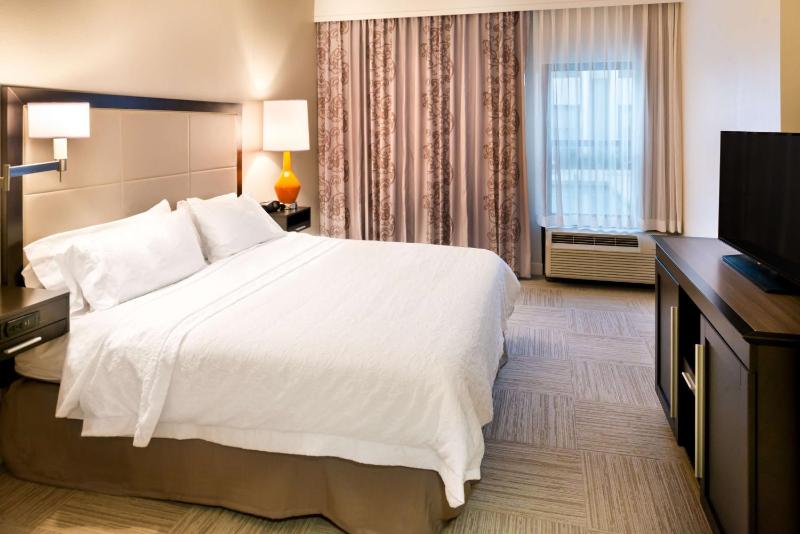 King Suite - Non-Smoking image 2