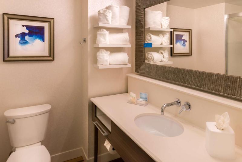 King Room with Sofa Bed and Walk-In Shower - Non-Smoking image 2