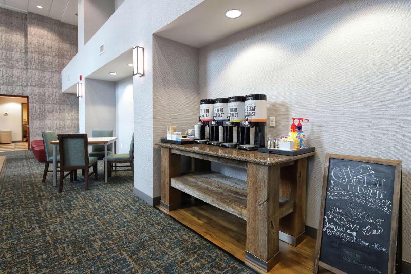 Hampton Inn & Suites Tucson East/Williams Center - image 6
