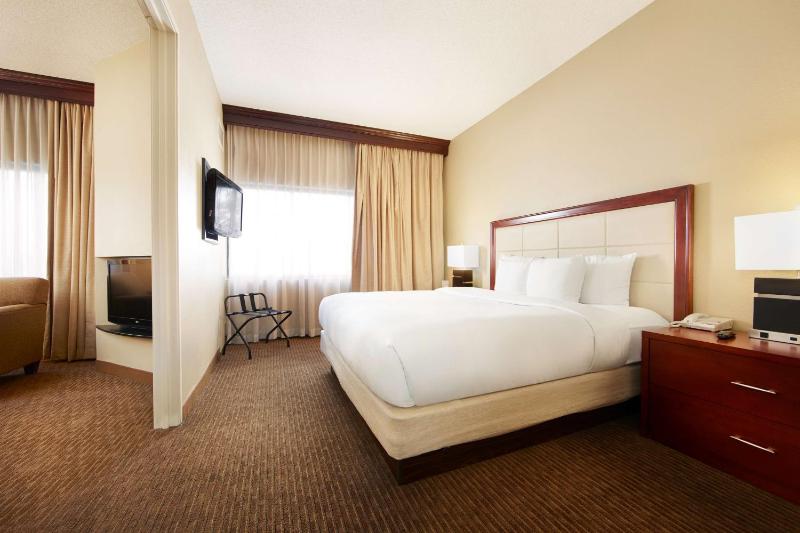 Two-Room King Suite with Sofa Bed - Non-Smoking image 4