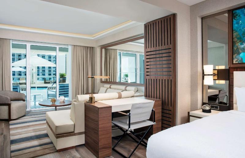 Poolside Junior Suite image 3