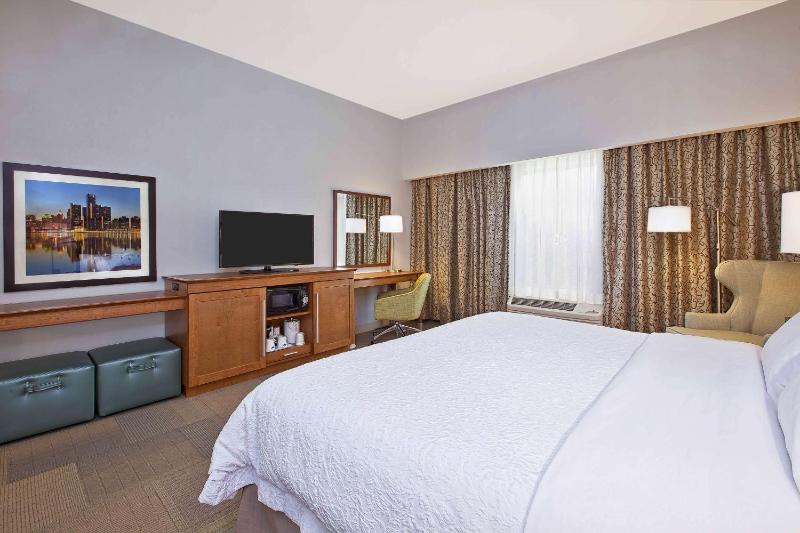 King Room with Accessible Tub - Mobility and Hearing Access/Non-Smoking image 4