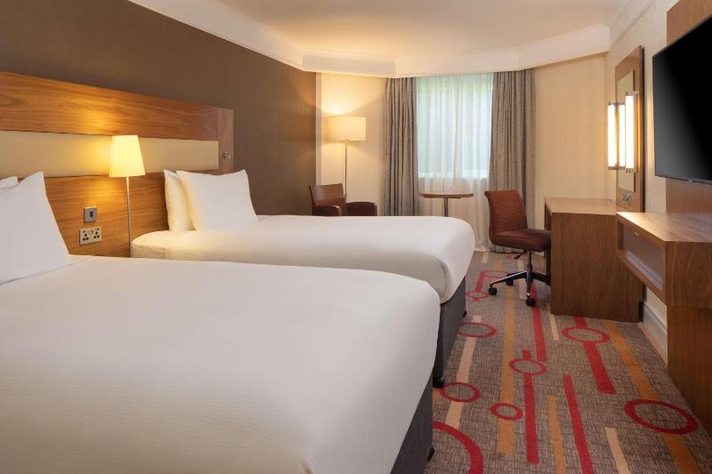 Twin Room image 3
