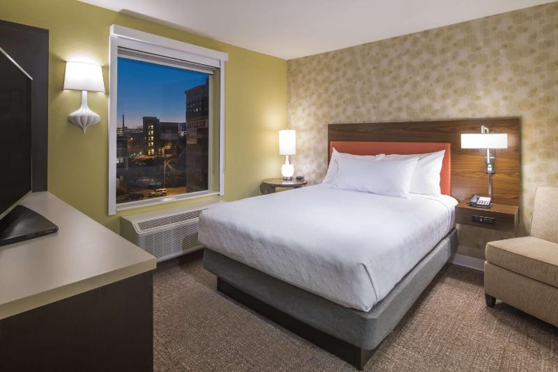 One-Bedroom Queen Suite - Non-Smoking image 3