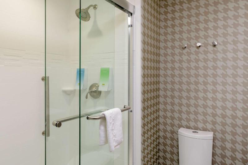 One-Bedroom King Suite - Non-Smoking image 2