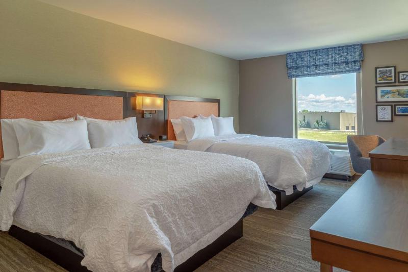 Queen Room with Two Queen Beds - Non-Smoking image 3