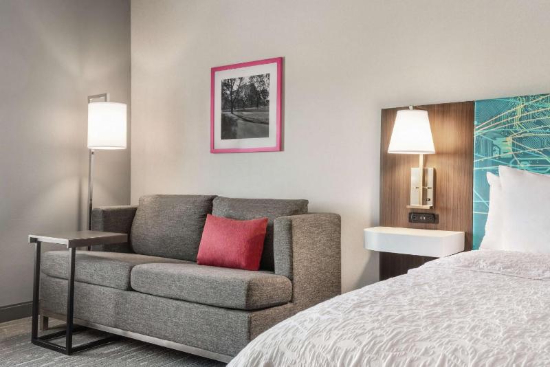 King Room with Sofa Bed image 2