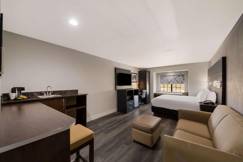 King Suite with Sofa Bed - Non-Smoking image 1