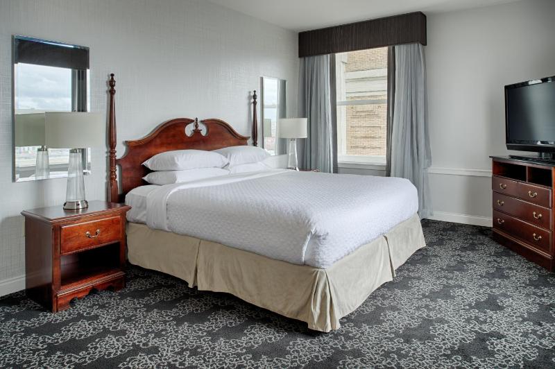 King Suite - High Floor image 2