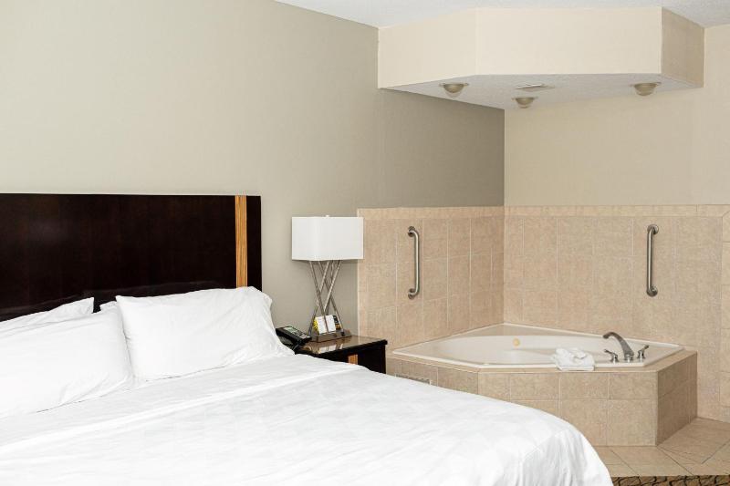 King Room with Jetted Tub image 2