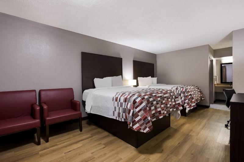 Deluxe Room with Two Double Beds Disability Access Smoking image 1