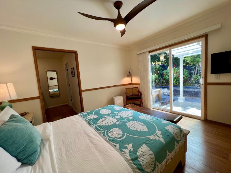 Queen Room with Garden View image 4