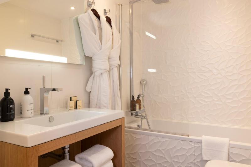 Superior Double or Twin Room image 4