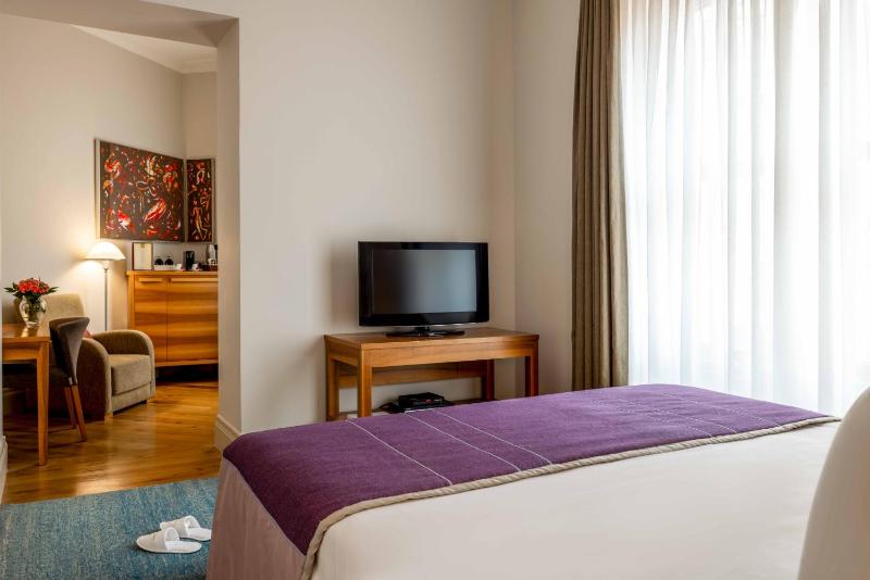 Standard Suite image 4