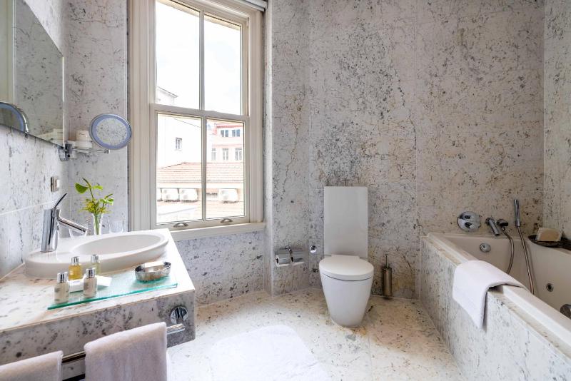 Standard Suite image 3