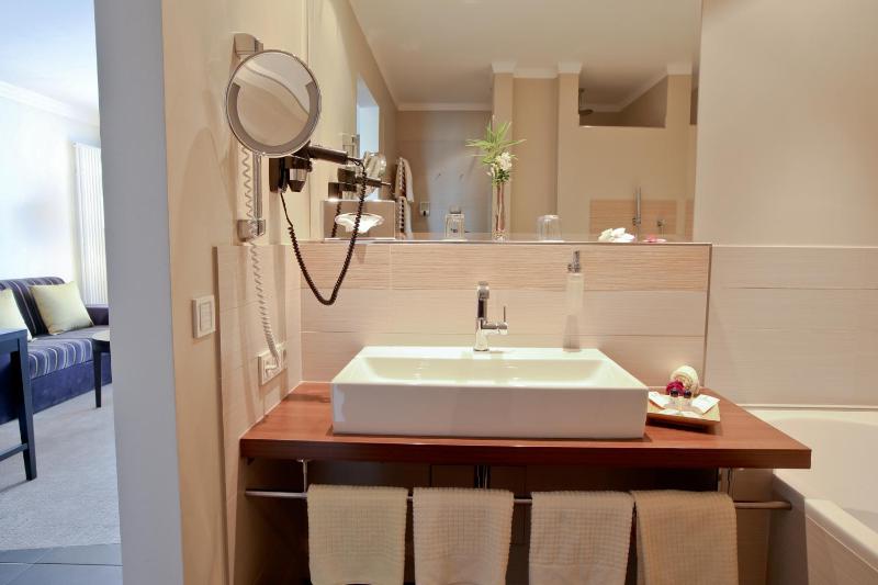 Deluxe south double room in the wellness hotel image 4