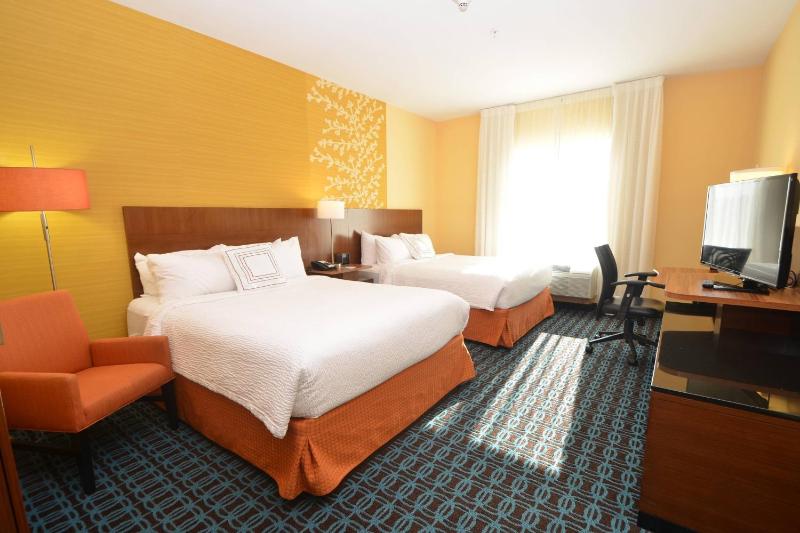 Queen Room with Two Queen Beds image 2