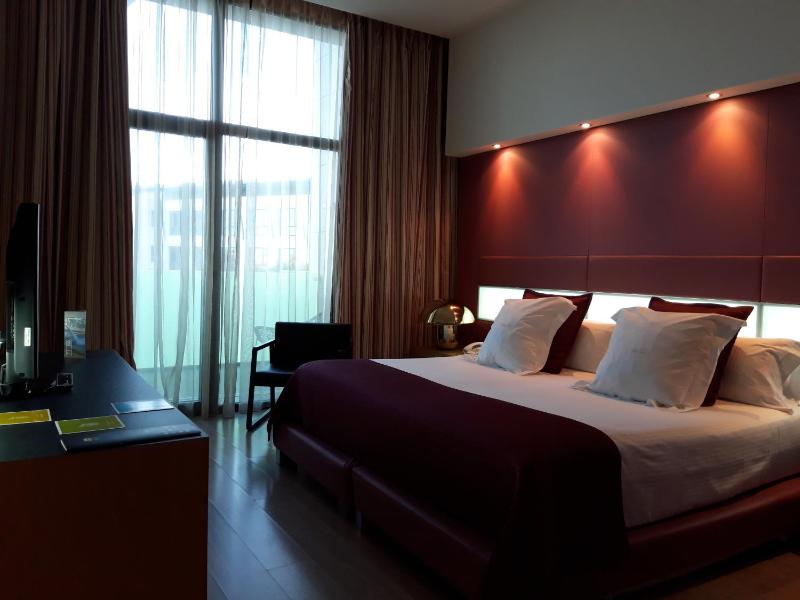 Deluxe Twin Room image 4