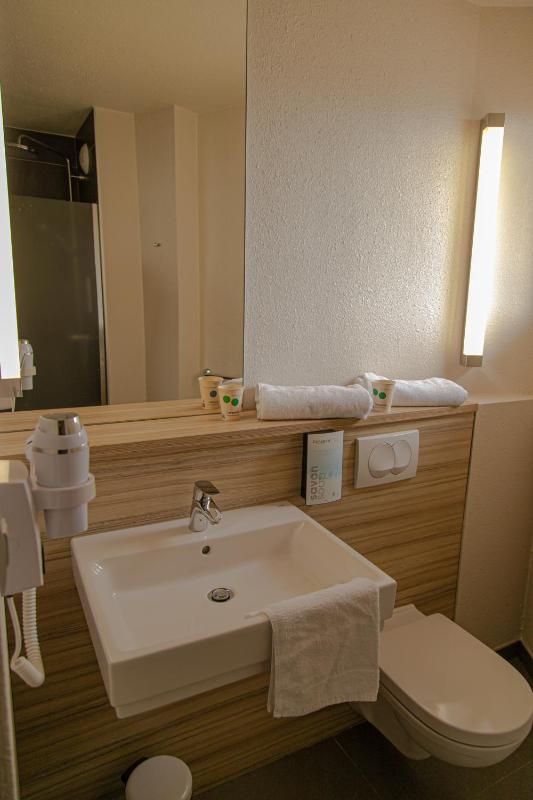 Double Room with Two Double Beds image 3