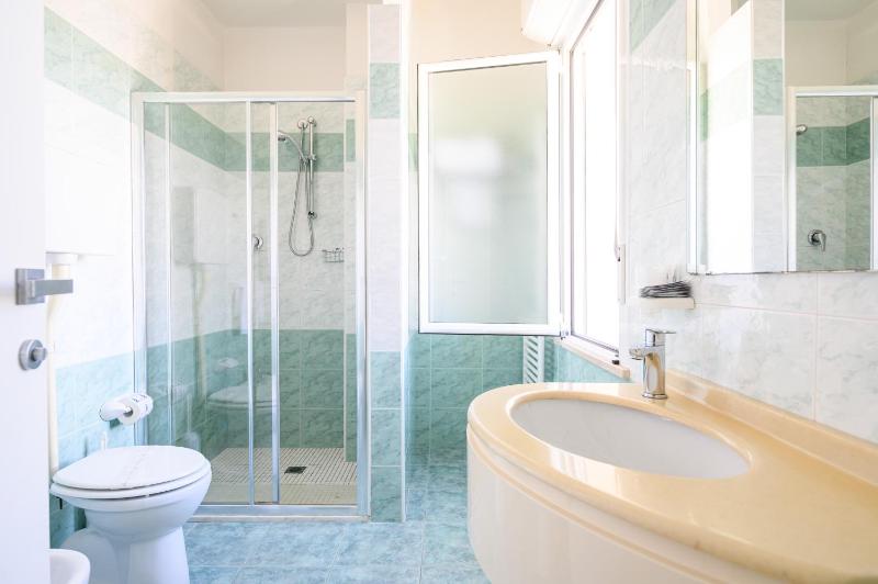 Double or Twin Room image 4