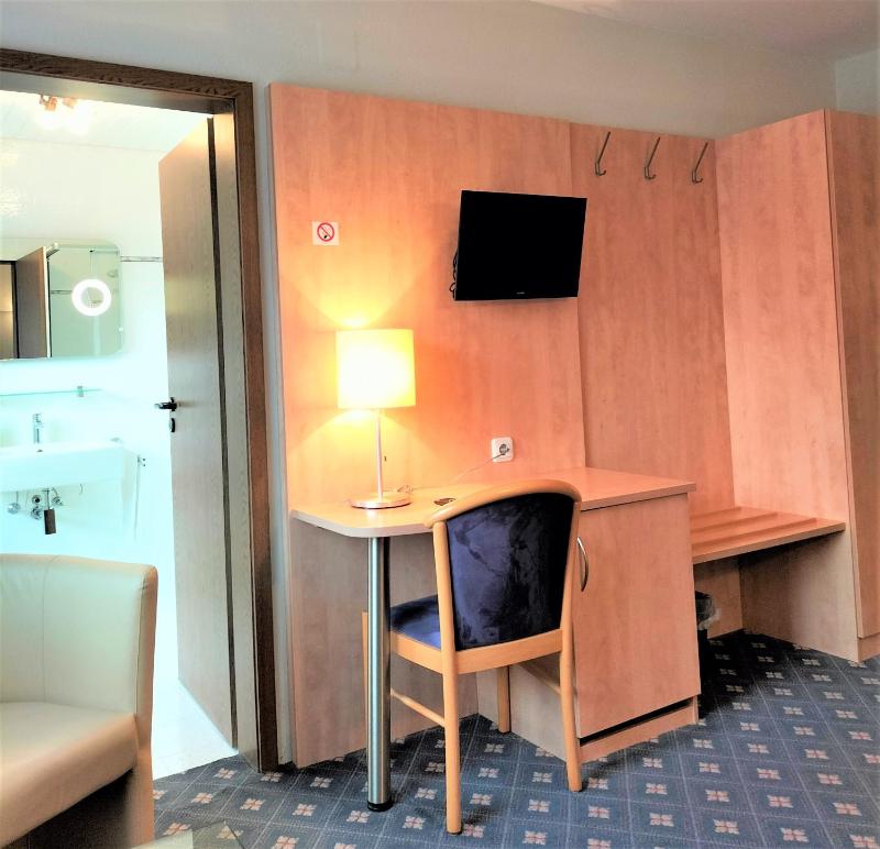 Single Room image 3