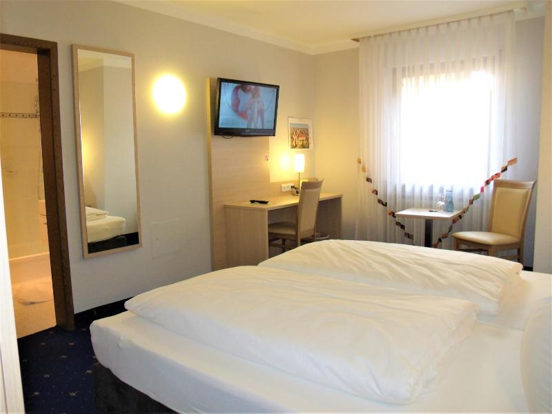 Double Room image 2