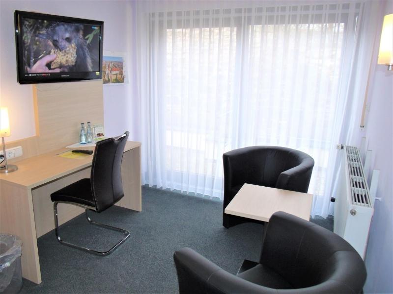 Double Room image 3