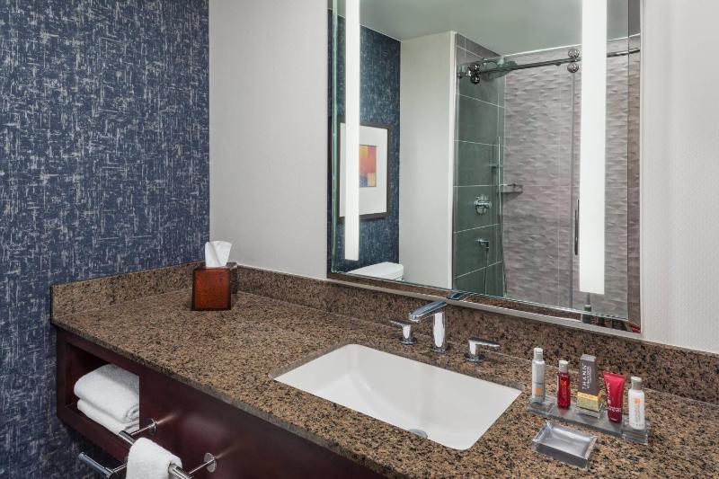Standard King, Guest room, 1 King image 3