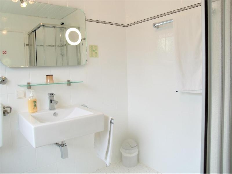 Single Room image 4